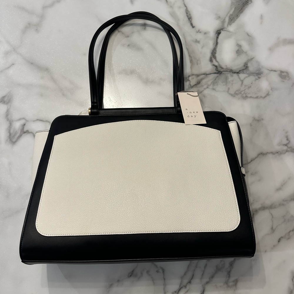 BRAND NWT Large Dowel Tote Handbag - Black & White